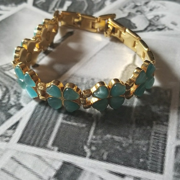 Gorgeous VTG Shamrock Bracelet - Picture 6 of 8